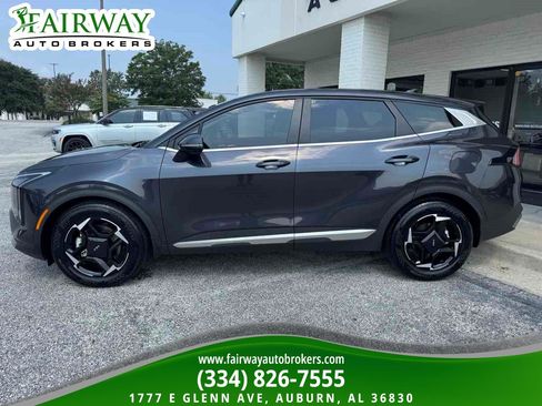 Used 2026 Kia Sportage EX FWD image 9