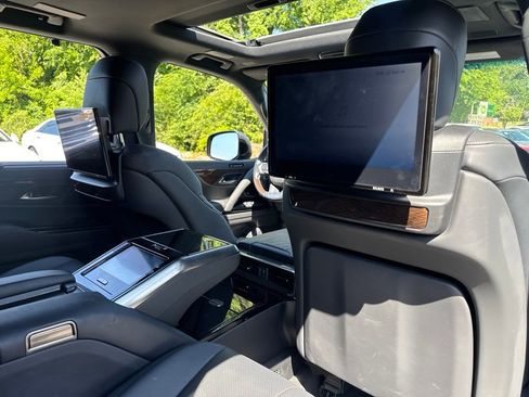 Used 2024 Lexus LX 600 4WD w/ Ultra Luxury Package image 8