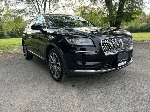Used 2023 Lincoln Nautilus Reserve AWD/4WD image 2