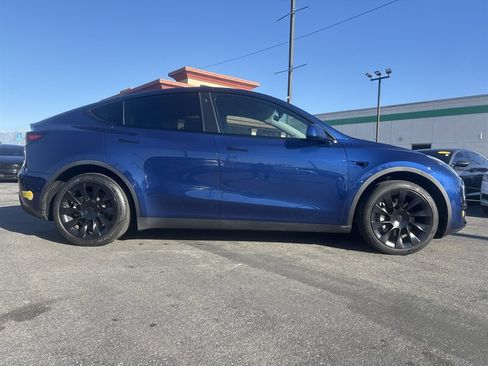Used 2022 Tesla Model Y Long Range image 7