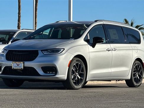 New 2026 Chrysler Pacifica Select w/ S Appearance Package image 7