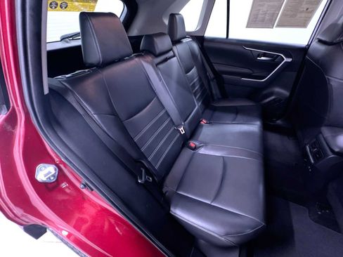 Used 2020 Toyota RAV4 XLE Premium image 29
