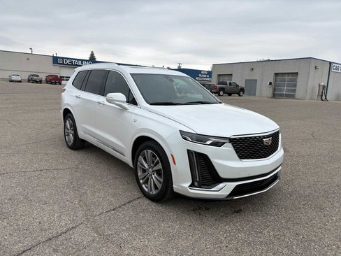 Used 2024 Cadillac XT6 Premium Luxury w/ Technology Package AWD/4WD image 2