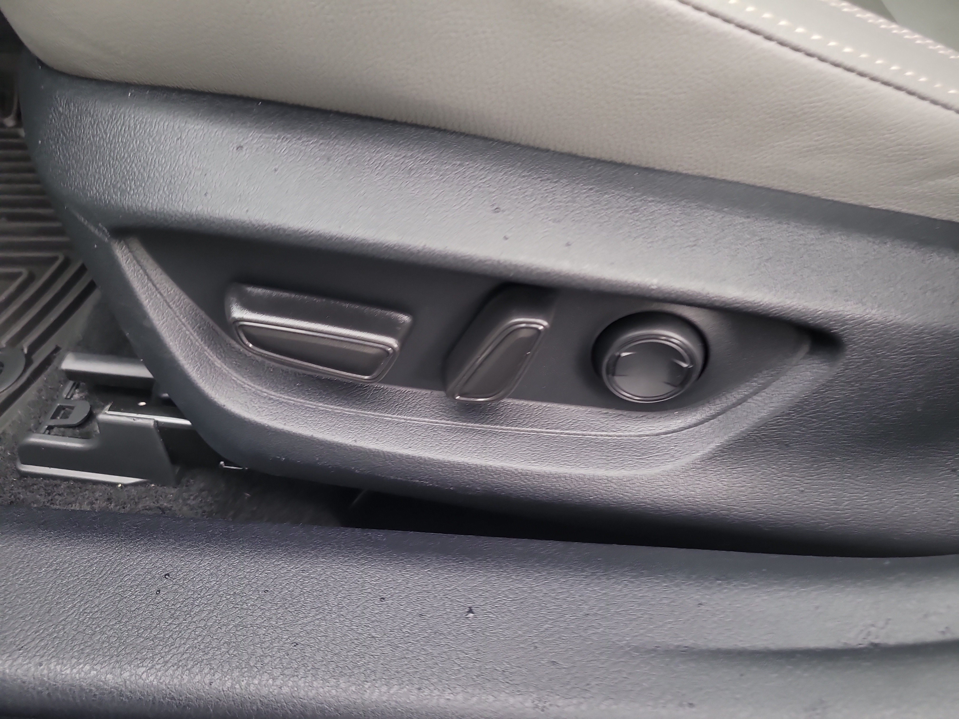 Used 2025 Toyota Camry SE FWD image 20