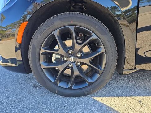 New 2026 Chrysler Pacifica Select w/ S Appearance Package FWD image 28