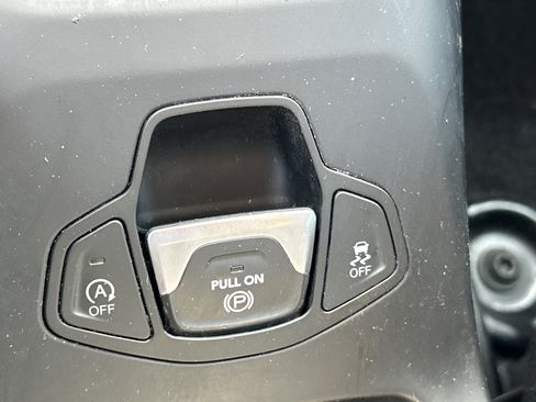 Used 2023 Jeep Renegade Trailhawk AWD/4WD image 29