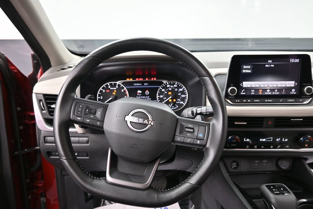 Used 2025 Nissan Rogue SV FWD image 24