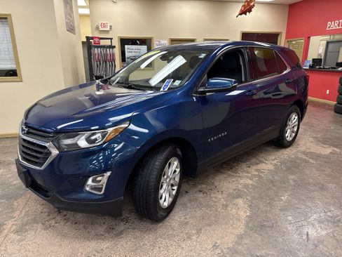 Used 2019 Chevrolet Equinox LT w/ Driver Convenience Package image 3