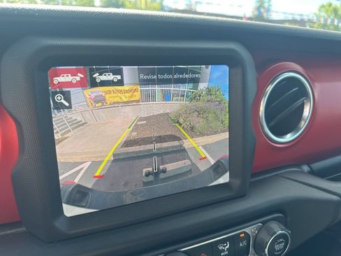 Used 2021 Jeep Gladiator Rubicon AWD/4WD image 5