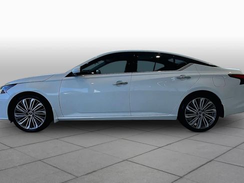 Used 2025 Nissan Altima 2.5 SL FWD image 32