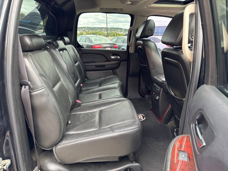 Used 2007 Cadillac Escalade EXT w/ Information Package AWD/4WD image 13
