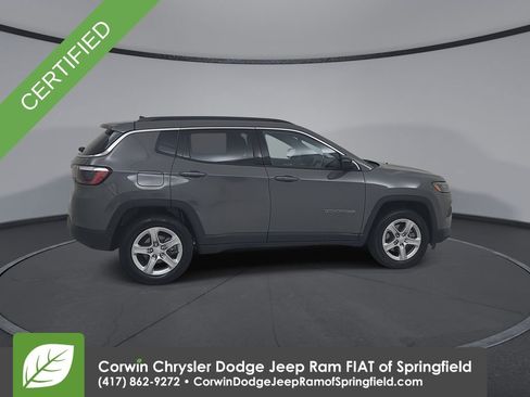 Used 2024 Jeep Compass Latitude image 16