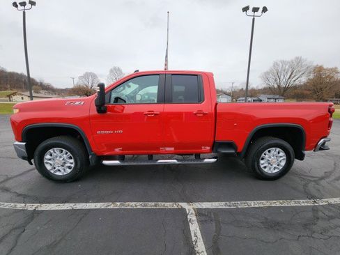 Used 2022 Chevrolet Silverado 2500 LT w/ Convenience Package image 2