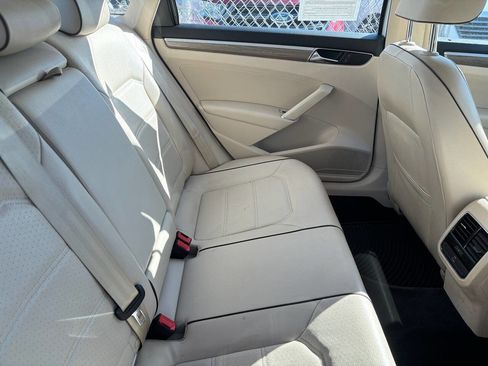 Used 2017 Volkswagen Passat 1.8T SE image 4
