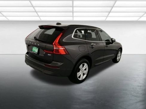Used 2022 Volvo XC60 B5 Momentum image 8