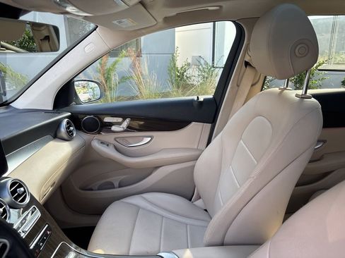 Used 2022 Mercedes-Benz GLC 300 w/ Premium Package Lite image 47