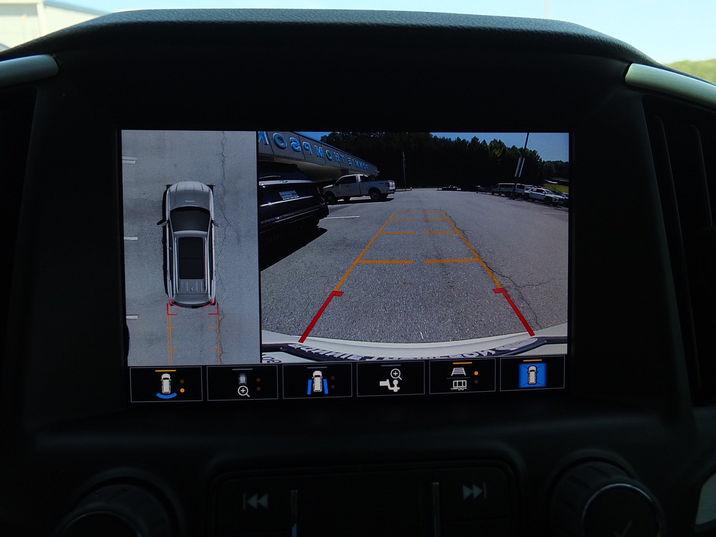 Used 2024 GMC Terrain SLT w/ Tech Package AWD/4WD image 29