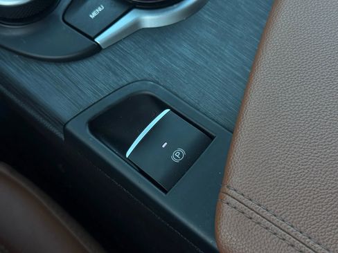 Used 2019 Alfa Romeo Giulia AWD image 32