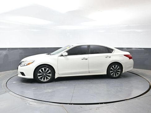 Used 2016 Nissan Altima 2.5 SL w/ 2.5 Technology Package FWD image 8