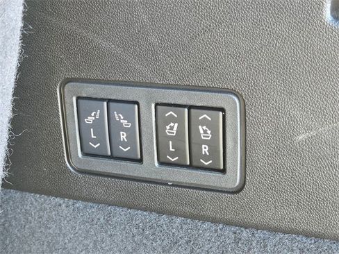 Used 2025 Cadillac XT6 Premium Luxury image 19