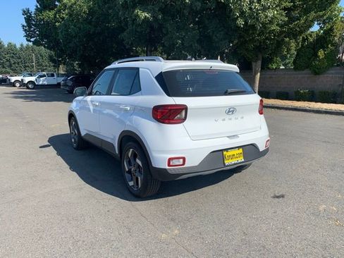 New 2025 Hyundai Venue SEL image 3