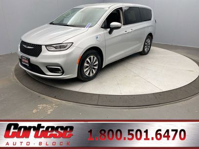 Used 2023 Chrysler Pacifica Touring-L