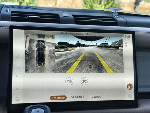 Used 2025 Land Rover Defender 130 X-Dynamic SE image 25