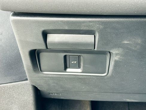 Used 2025 Land Rover Range Rover Evoque S image 11