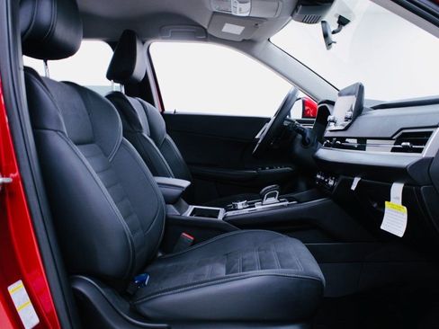 Used 2023 Mitsubishi Outlander SE image 28