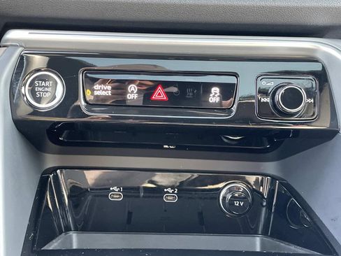 Used 2025 Audi Q5 Premium w/ Convenience Package image 13