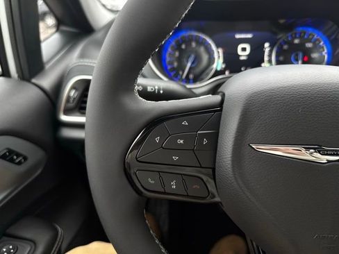 New 2026 Chrysler Pacifica Limited w/ Uconnect Theater Family Group image 31