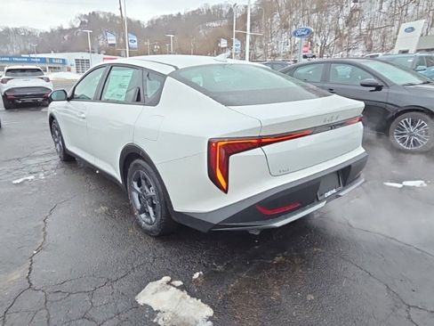 New 2026 Kia K4 LXS image 5