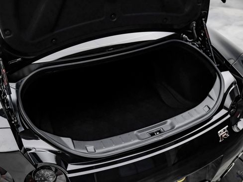 Used 2013 Nissan GT-R Premium image 90