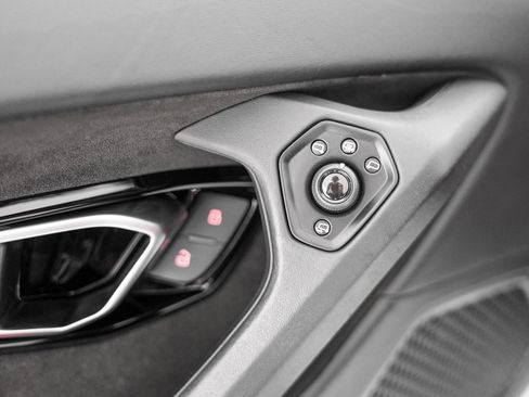 Used 2021 Lamborghini Huracan EVO RWD image 14