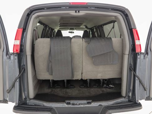 Used 2017 Chevrolet Express 3500 LT w/ LT Preferred Equipment Group image 11