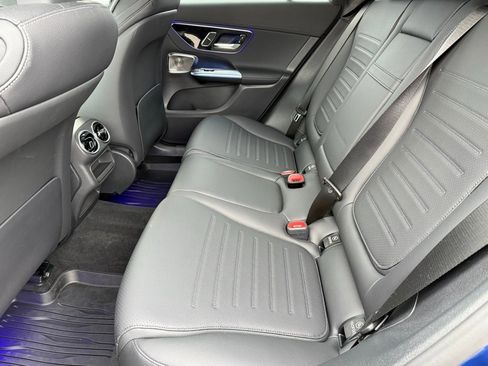 Used 2025 Mercedes-Benz GLC 350e 4MATIC image 31