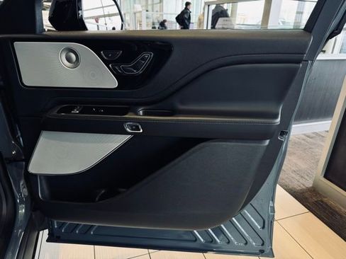 New 2026 Lincoln Aviator Reserve image 17