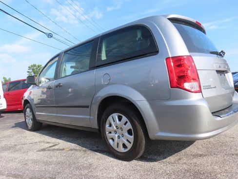 Used 2016 Dodge Grand Caravan American Value Package w/ UConnect Hands-Free Group FWD image 26