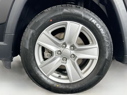 Used 2022 Jeep Compass Latitude FWD image 11