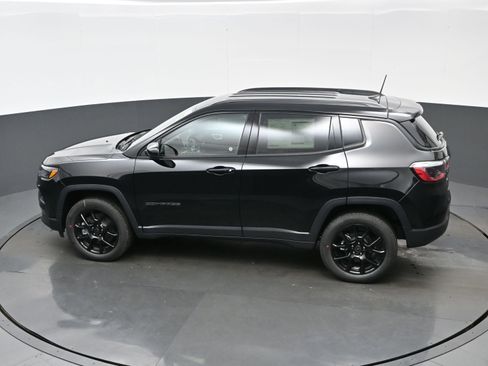 New 2026 Jeep Compass Latitude AWD/4WD image 19