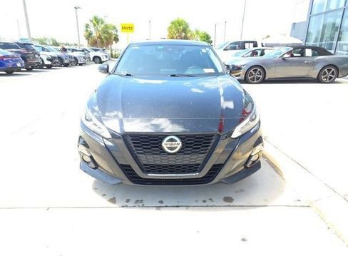 Used 2022 Nissan Altima 2.5 SR w/ Midnight Edition Package FWD image 9