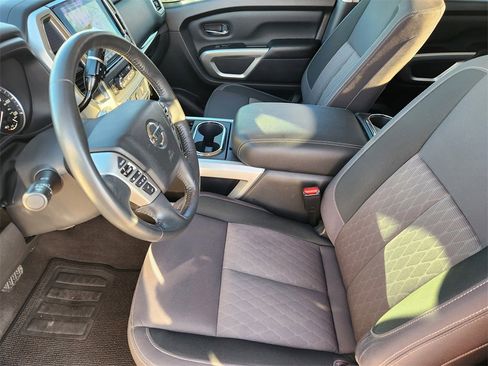 Used 2021 Nissan Titan SV w/ SV Convenience Package image 9