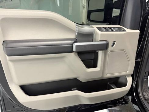 Used 2022 Ford F350 XLT w/ XLT Premium Package image 13