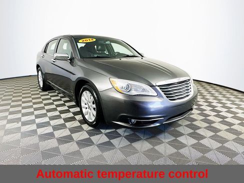 Used 2014 Chrysler 200 Limited FWD image 4