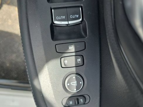 Used 2024 Honda HR-V EX-L image 12