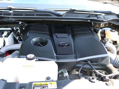 Used 2024 Toyota Tundra Limited w/ Power Package AWD/4WD image 11