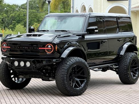 Used 2025 Ford Bronco Outer Banks AWD/4WD image 2