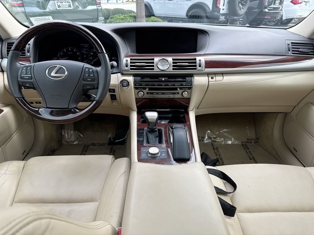 Used 2017 Lexus LS 460 w/ Comfort Package RWD image 24