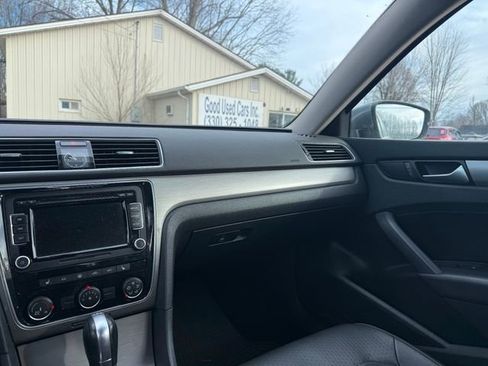Used 2015 Volkswagen Passat TDI SE image 10
