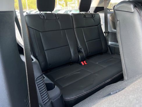 Used 2025 Ford Explorer Active AWD/4WD image 17